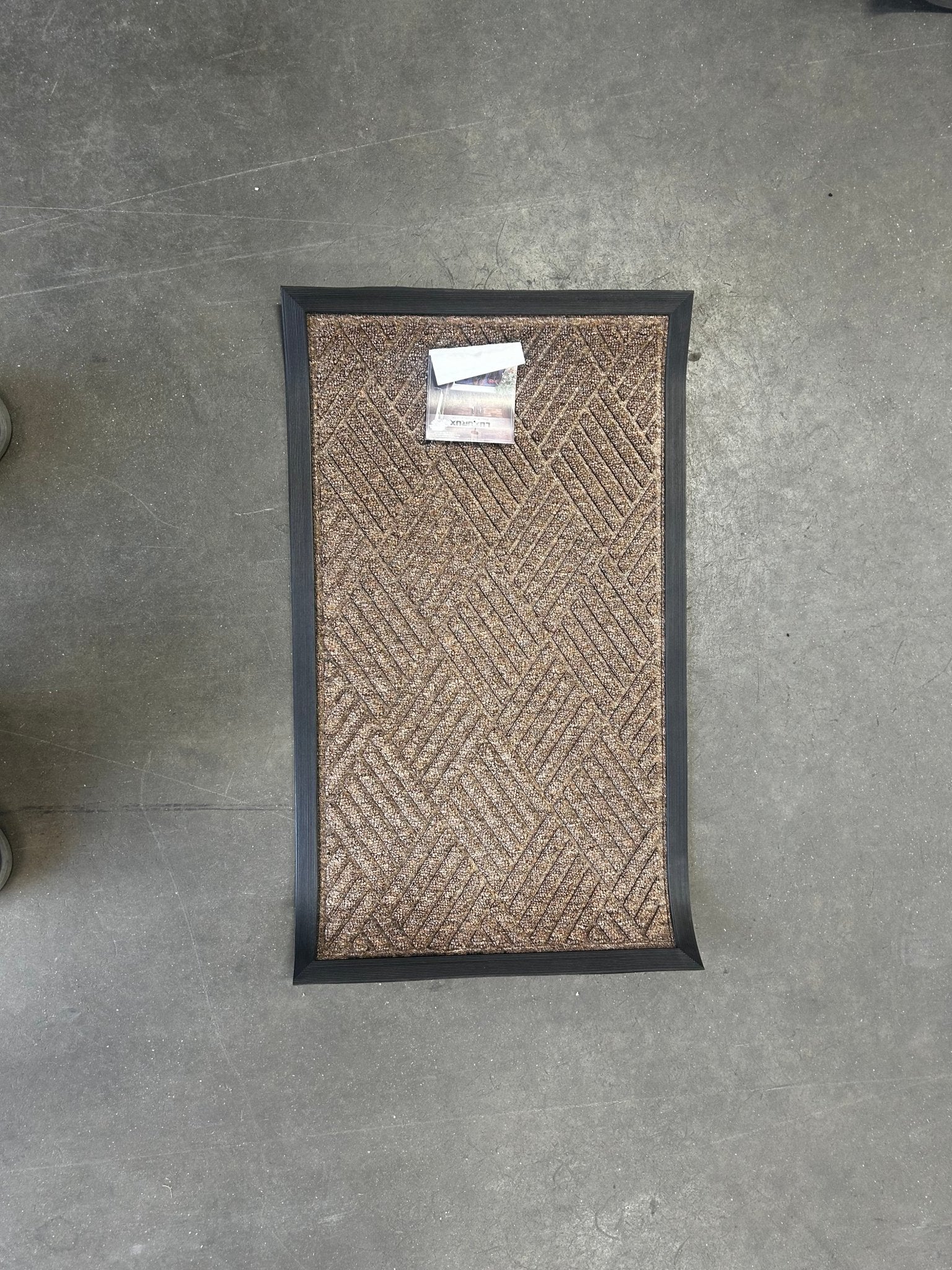 Brown 17”x29” Heavy Duty Outdoor / Indoor Floor Mat, Non slip, Dirt Tapping Entryway Rug by by - 2Much Liquidators